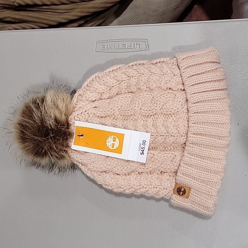 NWT WOMEN'S TIMBERLAND Lined CABLE KNIT HAT WITH FAUX FUR POM.